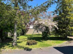 Maison avec grand jardin - House with large garden